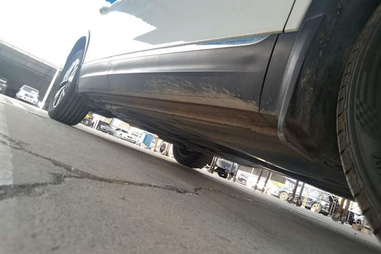 Used Volkswagen Tayron 2023 330TSI Two-Wheel-Drive Luxury Plus Advanced Version Right Side Sill