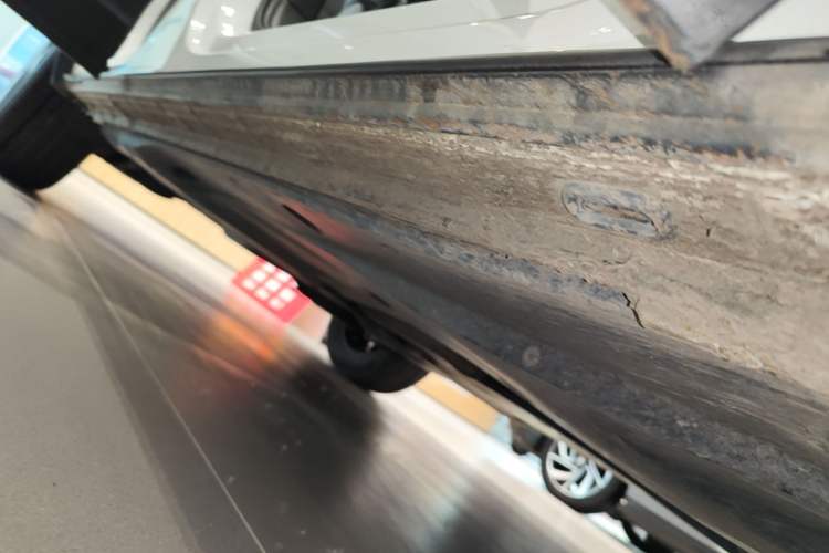 Used Volkswagen Tayron 2023 330TSI Two-Wheel-Drive Luxury Plus Advanced Version Right Side Sill