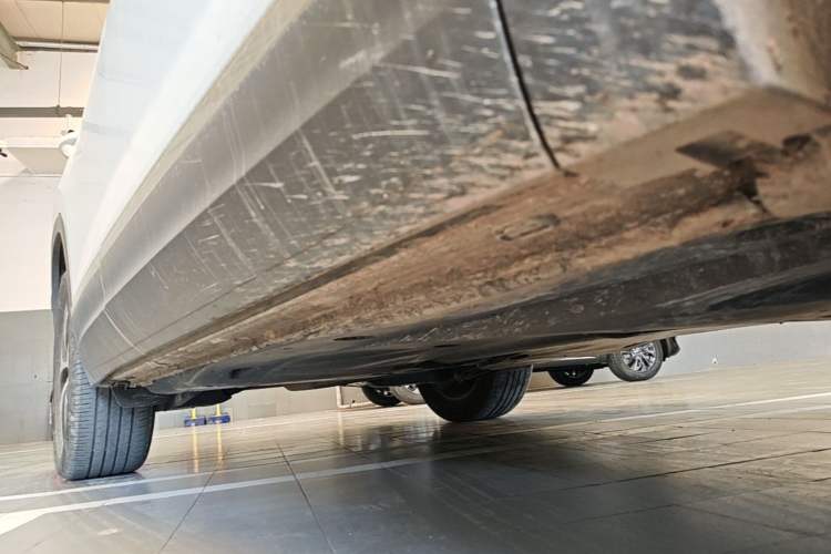 Used Volkswagen Tayron 2023 300TSI Two-Wheel-Drive Luxury Plus Advanced Edition Right Side Sill