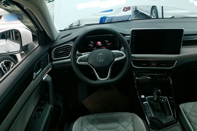 Used Volkswagen Tayron 2023 330TSI Two-Wheel-Drive Luxury Plus Advanced Version Steering Wheel