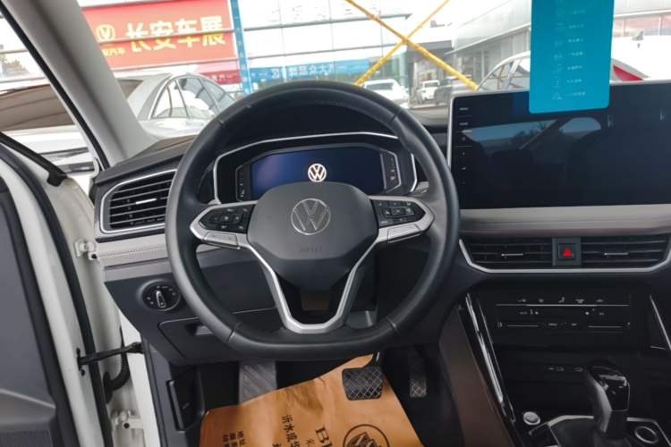 Used Volkswagen Tayron 2023 300TSI Two-Wheel-Drive Luxury Plus Advanced Edition Steering Wheel