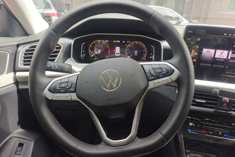 Used Volkswagen Tayron 2023 300TSI Two-Wheel-Drive Luxury Plus Advanced Edition Steering Wheel