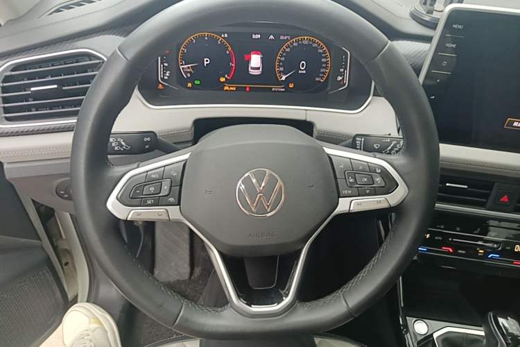 Used Volkswagen Tayron 2023 300TSI Two-Wheel-Drive Luxury Plus Advanced Edition Steering Wheel