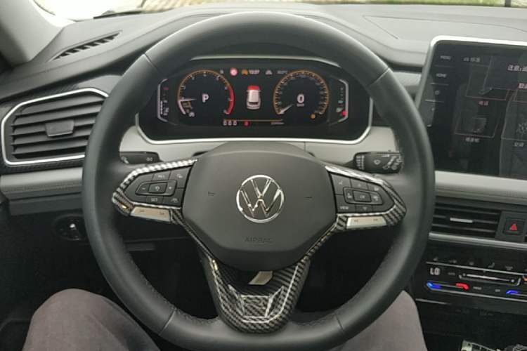 Used Volkswagen Tayron 2023 280TSI Two-Wheel-Drive Luxury Plus Advanced Version Steering Wheel