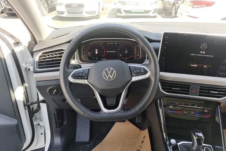 Used Volkswagen Tayron 2023 300TSI Two-Wheel-Drive Luxury Plus Advanced Edition Steering Wheel