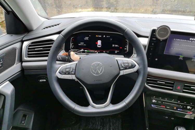 Used Volkswagen Tayron 2023 330TSI Two-Wheel-Drive R-Line High-Energy Version Steering Wheel