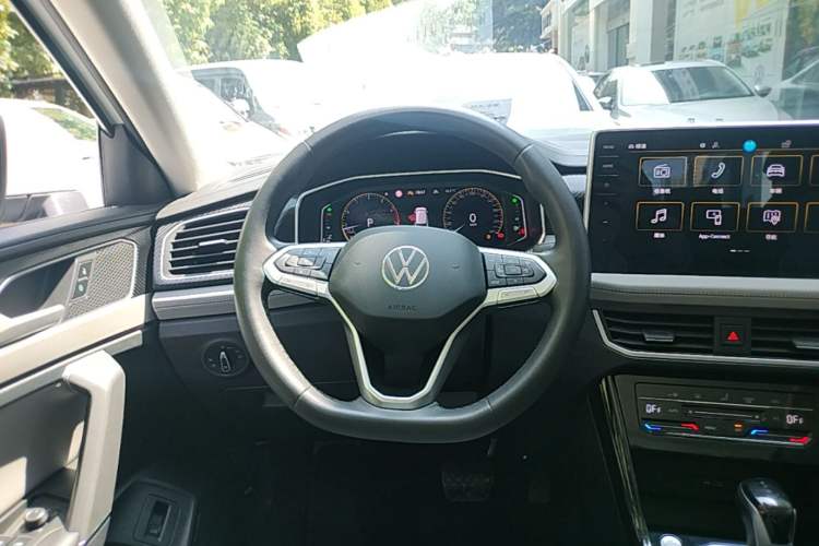 Used Volkswagen Tayron 2023 300TSI Two-Wheel-Drive Luxury Plus Advanced Edition Steering Wheel