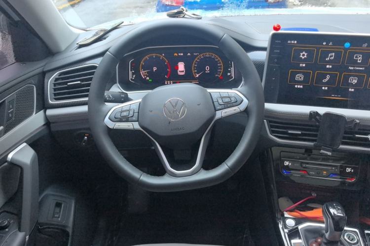 Used Volkswagen Tayron 2023 330TSI Two-Wheel-Drive Luxury Plus Advanced Version Steering Wheel