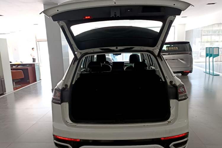 Used Volkswagen Tayron 2023 Revised Version 380TSI All-Wheel Drive R-Line High-Energy Edition Trunk