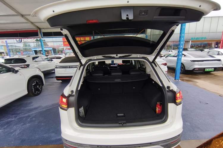 Used Volkswagen Tayron 2023 300TSI Two-Wheel-Drive Luxury Plus Advanced Edition Trunk