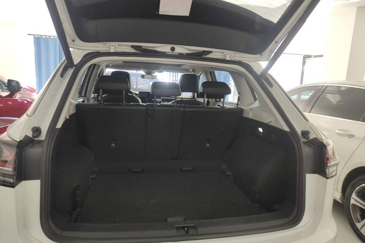 Used Volkswagen Tayron 2023 330TSI Two-Wheel-Drive Luxury Plus Advanced Version Trunk