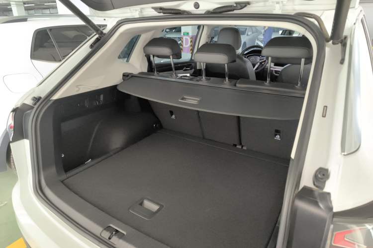 Used Volkswagen Tayron 2023 280TSI Two-Wheel-Drive Luxury Plus Advanced Version Trunk
