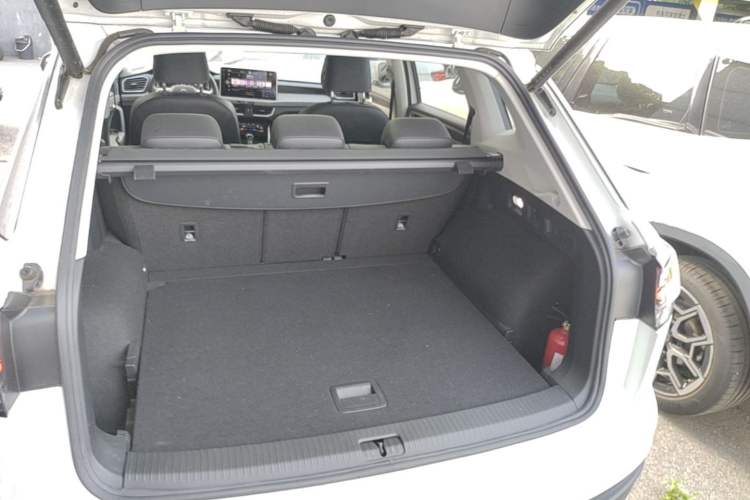Used Volkswagen Tayron 2023 330TSI Two-Wheel-Drive Luxury Plus Advanced Version Trunk