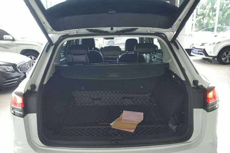 Used Volkswagen Tayron 2023 330TSI Two-Wheel-Drive Luxury Plus Advanced Version Trunk