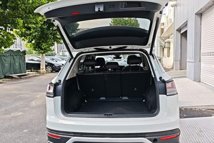 Used Volkswagen Tayron 2023 330TSI Two-Wheel-Drive Luxury Plus Advanced Version Trunk