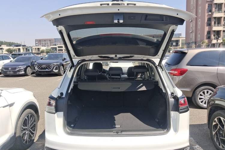 Used Volkswagen Tayron 2023 300TSI Two-Wheel-Drive Luxury Plus Advanced Edition Trunk