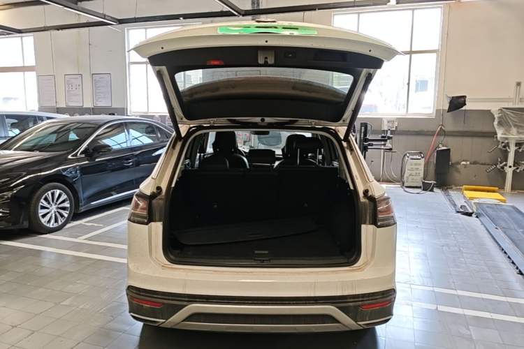 Used Volkswagen Tayron 2023 300TSI Two-Wheel-Drive Luxury Plus Advanced Edition Trunk