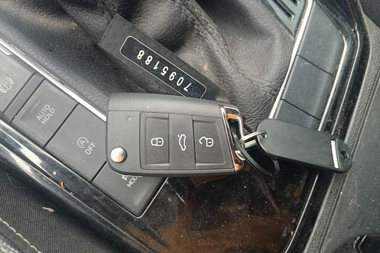 Used Volkswagen Tayron 2023 300TSI Two-Wheel-Drive Luxury Plus Advanced Edition Vehicle Key