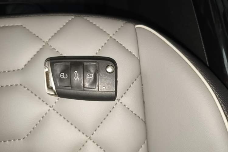 Used Volkswagen Tayron 2023 300TSI Two-Wheel-Drive Luxury Plus Advanced Edition Vehicle Key