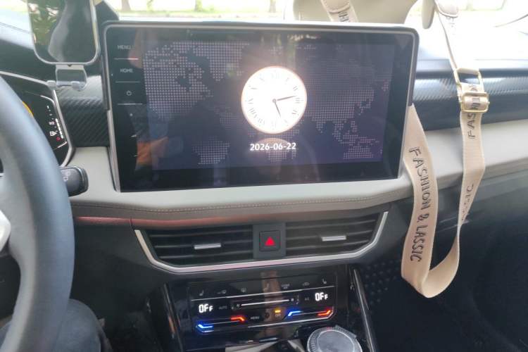 Used Volkswagen Tayron 2024 300TSI Two-Wheel-Drive Luxury Plus Advanced Version Audio And AC Panel