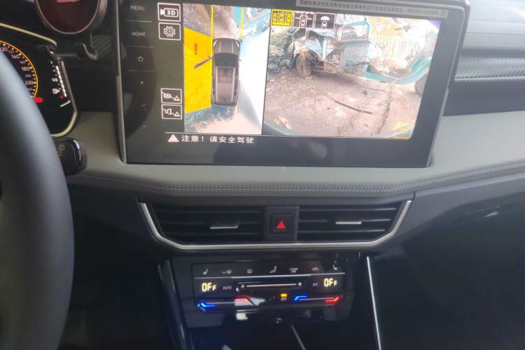 Used Volkswagen Tayron 2024 300TSI Two-Wheel-Drive Luxury Plus Advanced Version Audio And AC Panel