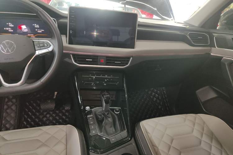 Used Volkswagen Tayron 2024 330TSI Two-Wheel Drive Luxury Plus Advanced Version Audio And AC Panel