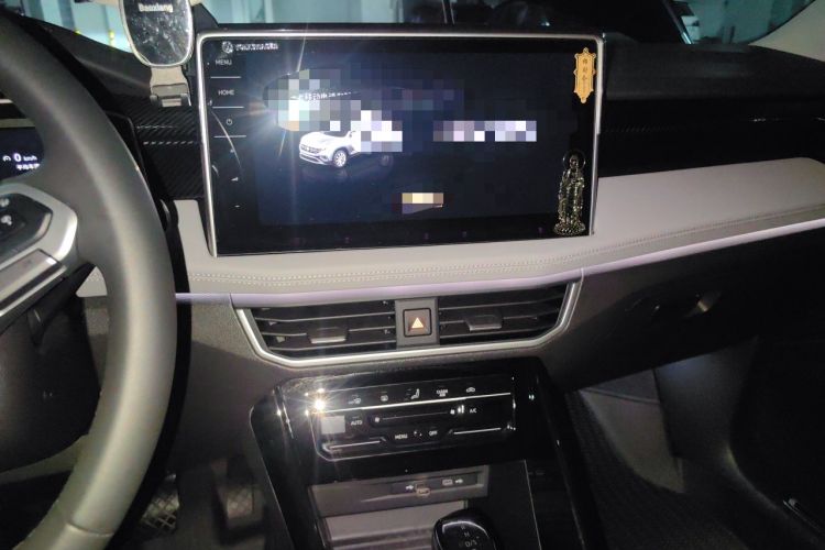 Used Volkswagen Tayron 2024 300TSI Two-Wheel-Drive Luxury Plus Advanced Version Audio And AC Panel