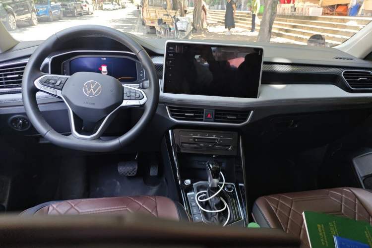 Used Volkswagen Tayron 2024 330TSI Two-Wheel Drive Luxury Plus Advanced Version Center Console