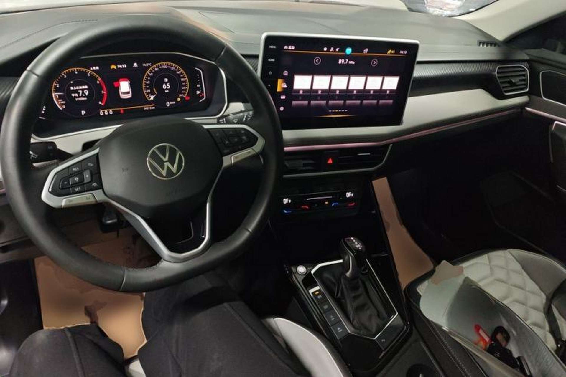 Used Volkswagen Tayron 2024 330TSI Two-Wheel Drive Luxury Plus Advanced Version Center Console
