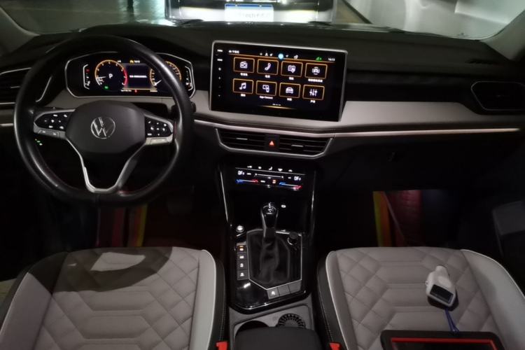 Used Volkswagen Tayron 2024 330TSI Two-Wheel Drive Luxury Plus Advanced Version Center Console