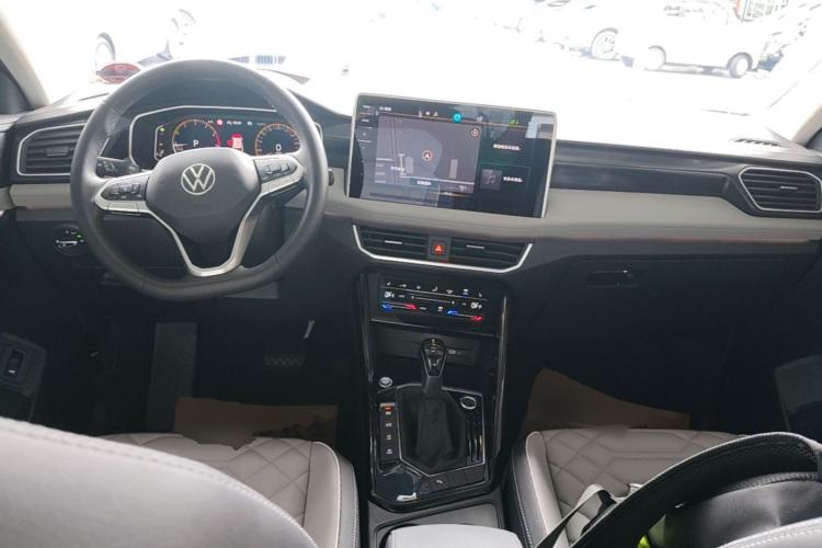 Used Volkswagen Tayron 2024 330TSI Two-Wheel Drive Luxury Plus Advanced Version Center Console