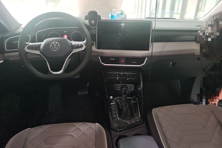 Used Volkswagen Tayron 2024 330TSI Two-Wheel Drive Luxury Plus Advanced Version Center Console