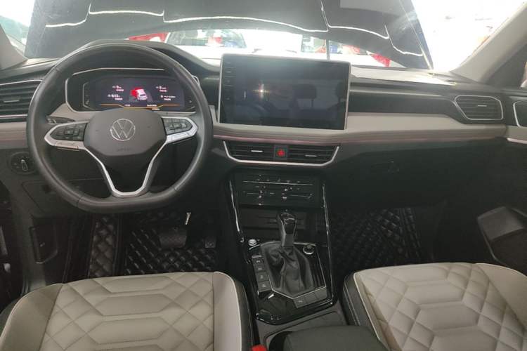 Used Volkswagen Tayron 2024 330TSI Two-Wheel Drive Luxury Plus Advanced Version Center Console