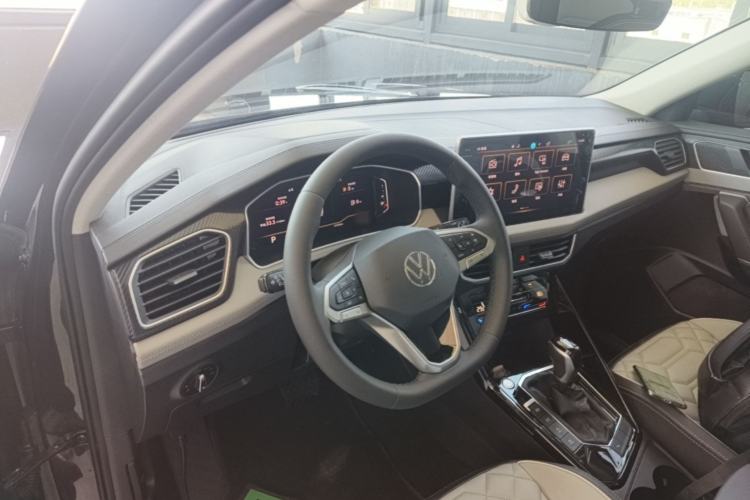 Used Volkswagen Tayron 2024 330TSI Two-Wheel Drive Luxury Plus Advanced Version Center Console
