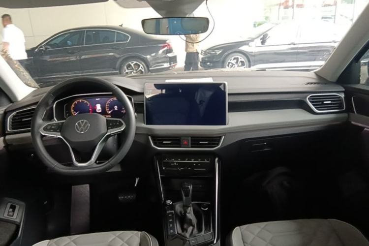Used Volkswagen Tayron 2024 300TSI Two-Wheel-Drive Luxury Plus Advanced Version Center Console