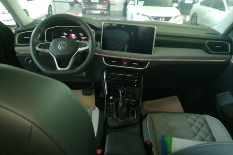 Used Volkswagen Tayron 2024 330TSI Two-Wheel Drive Luxury Plus Advanced Version Center Console