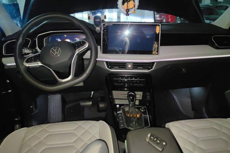 Used Volkswagen Tayron 2024 300TSI Two-Wheel-Drive Luxury Plus Advanced Version Center Console