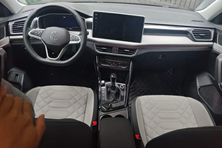 Used Volkswagen Tayron 2024 300TSI Two-Wheel-Drive Luxury Plus Advanced Version Center Console