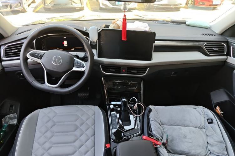 Used Volkswagen Tayron 2024 330TSI Two-Wheel Drive Luxury Plus Advanced Version Center Console