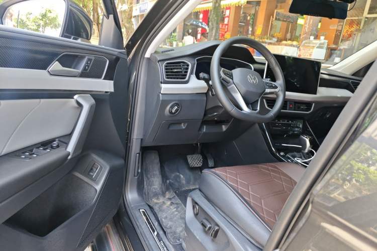 Used Volkswagen Tayron 2024 330TSI Two-Wheel Drive Luxury Plus Advanced Version Driver Seat