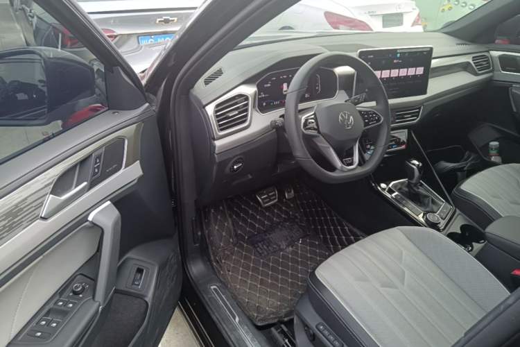 Used Volkswagen Tayron 2024 380TSI All-Wheel Drive R-Line Pro Smart Edition Driver Seat