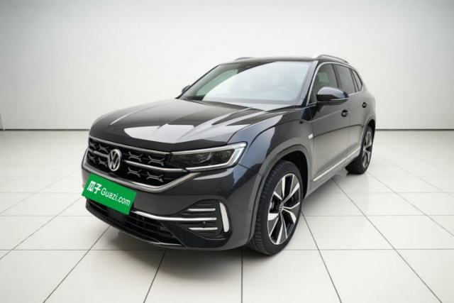 Ojetý Volkswagen Tayron 2024 380TSI All-Wheel Drive R-Line Pro Smart Edition