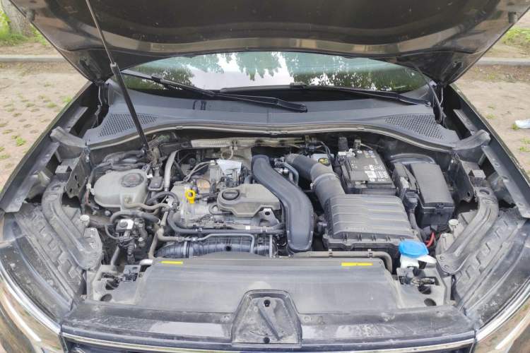 Used Volkswagen Tayron 2024 300TSI Two-Wheel-Drive Luxury Plus Advanced Version Engine Bay