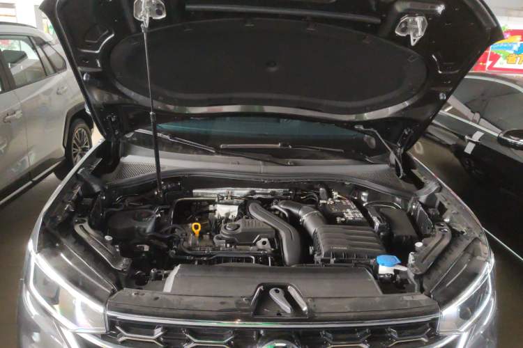 Used Volkswagen Tayron 2024 300TSI Two-Wheel-Drive Luxury Plus Advanced Version Engine Bay