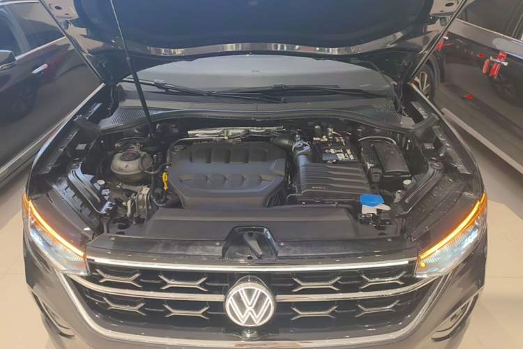 Used Volkswagen Tayron 2024 330TSI Two-Wheel Drive Luxury Plus Advanced Version Engine Bay