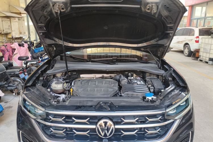 Used Volkswagen Tayron 2024 330TSI Two-Wheel Drive Luxury Plus Advanced Version Engine Bay