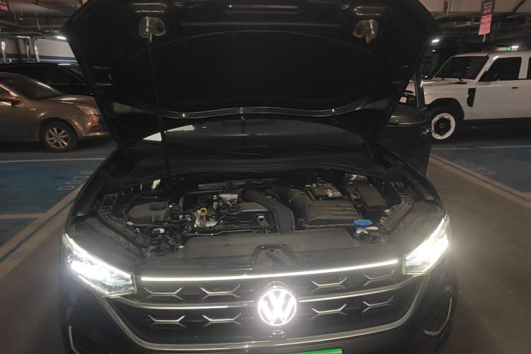 Used Volkswagen Tayron 2024 300TSI Two-Wheel-Drive Luxury Plus Advanced Version Engine Bay