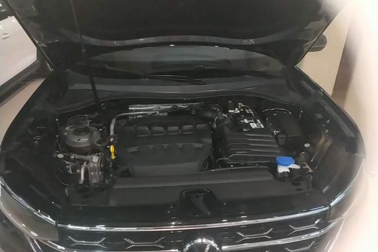 Used Volkswagen Tayron 2024 330TSI Two-Wheel Drive Luxury Plus Advanced Version Engine Bay