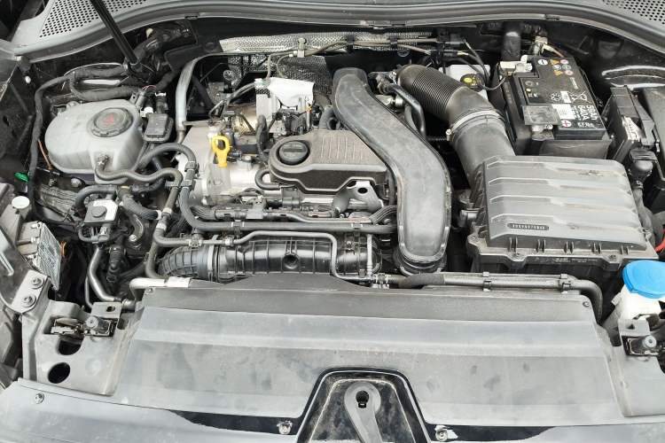 Used Volkswagen Tayron 2024 300TSI Two-Wheel-Drive Luxury Plus Advanced Version Engine Bay