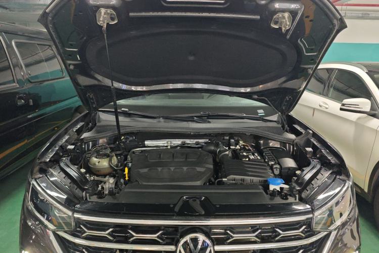 Used Volkswagen Tayron 2024 330TSI Two-Wheel Drive Luxury Plus Advanced Version Engine Bay